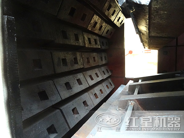 反擊式破碎機(jī)結(jié)構(gòu)細(xì)節(jié)圖