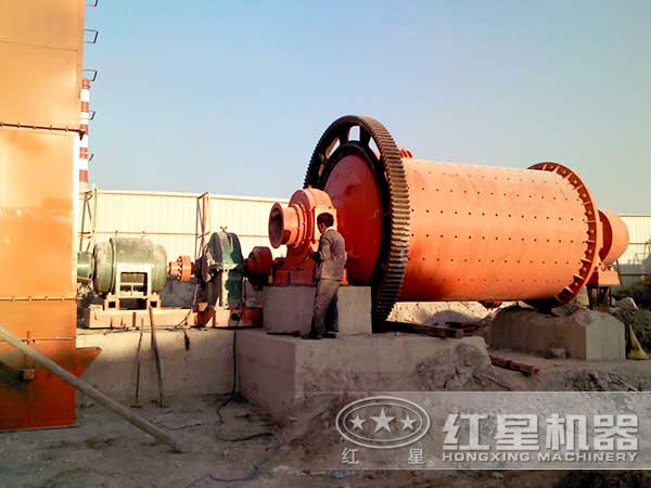 環(huán)保球磨機(jī)生產(chǎn)現(xiàn)場(chǎng)