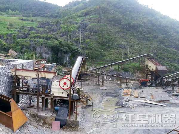 石料破碎機(jī)生產(chǎn)現(xiàn)場(chǎng)