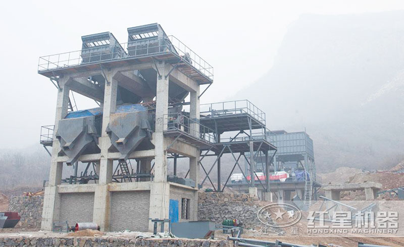 塔樓制砂機(jī)作業(yè)現(xiàn)場(chǎng)