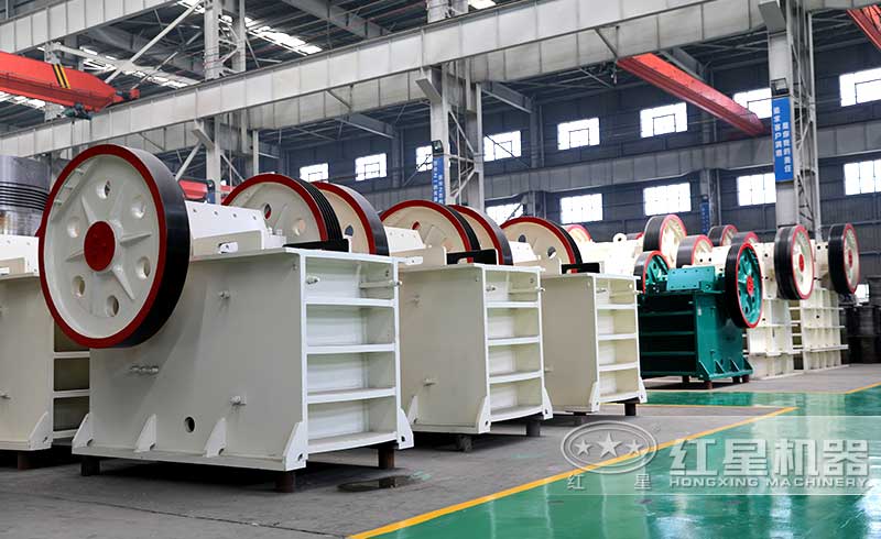 顎式破碎機現(xiàn)場實拍