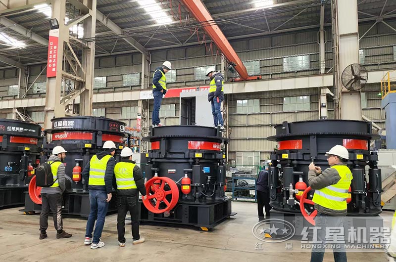 客戶來廠參觀選購(gòu)破碎機(jī)