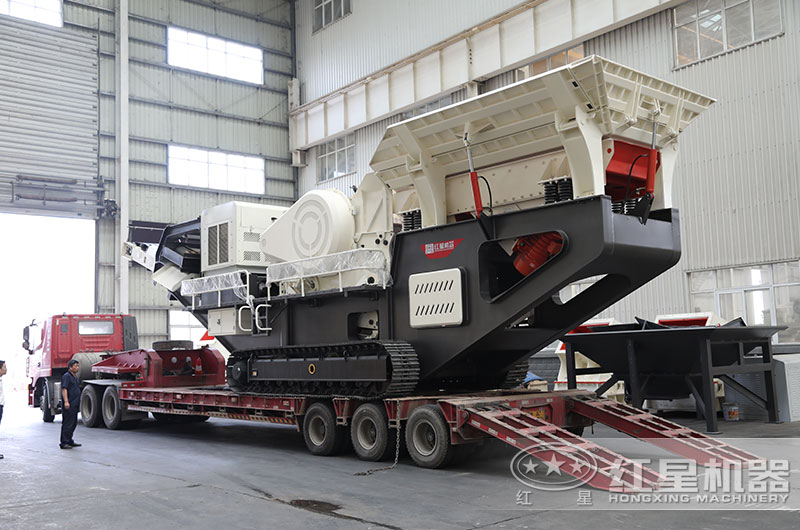 又一臺(tái)履帶移動(dòng)式水泥塊碎石機(jī)發(fā)貨了