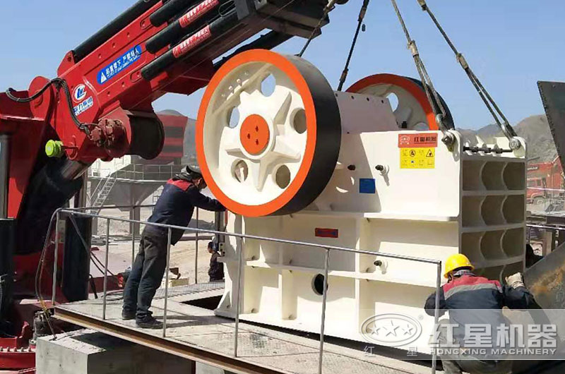 顎式破碎機(jī)，石灰石粗碎