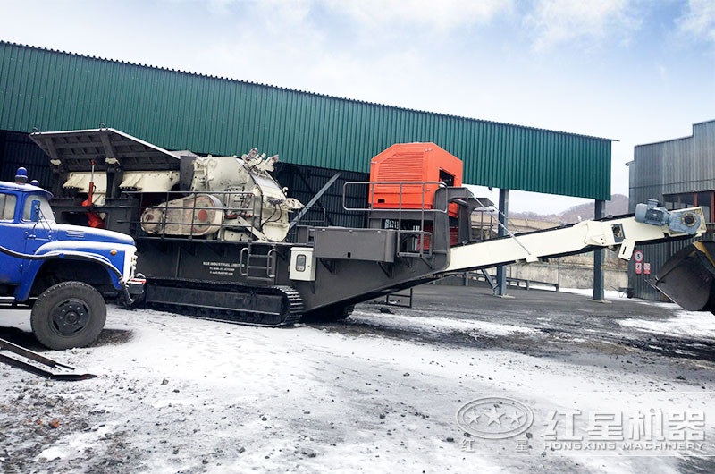 移動煤炭粉碎機(jī)作業(yè)現(xiàn)場 移動煤炭粉碎機(jī)作業(yè)現(xiàn)場
