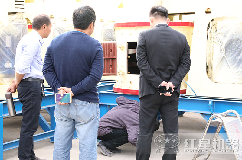 客戶來廠考察復(fù)合制砂機(jī)設(shè)備