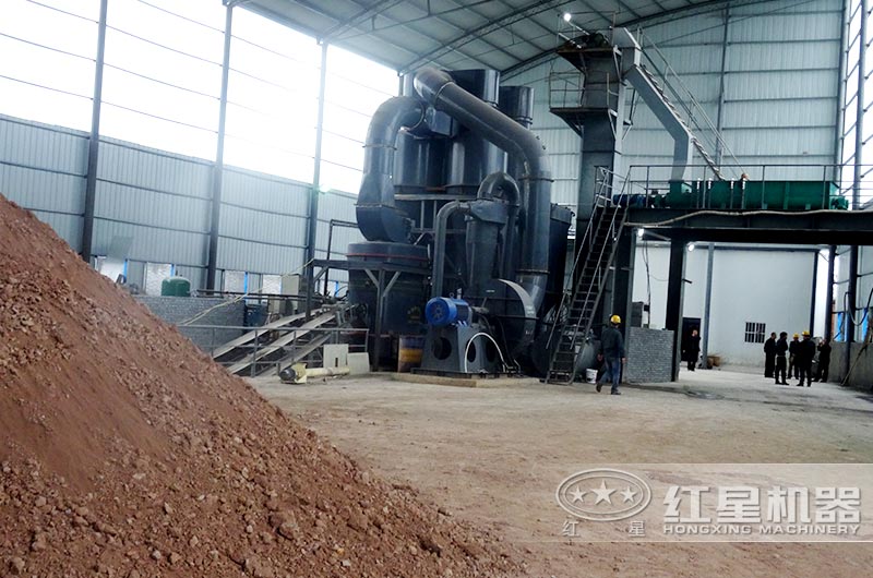 做耐火磚磨粉機(jī)作業(yè)現(xiàn)場(chǎng)