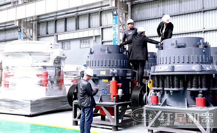 卵石圓錐破碎機(jī)現(xiàn)場實(shí)拍圖