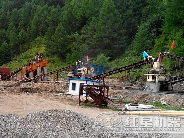 時產(chǎn)20-40噸直通沖擊式破碎機(jī)用戶現(xiàn)場