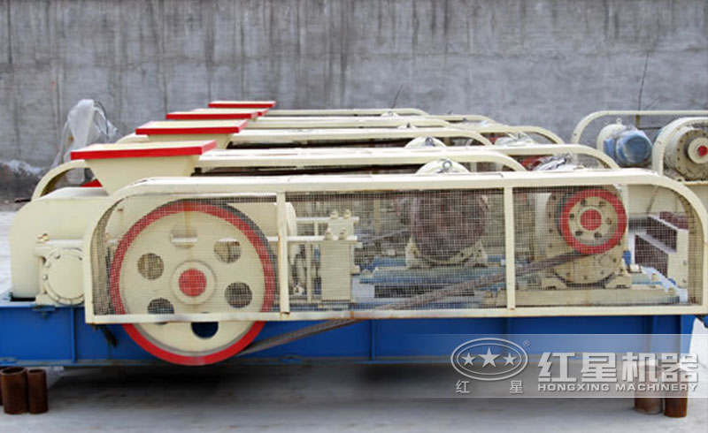 時產(chǎn)100噸對輥式破碎機(jī)