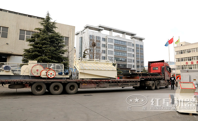 對輥式破碎機(jī)裝車