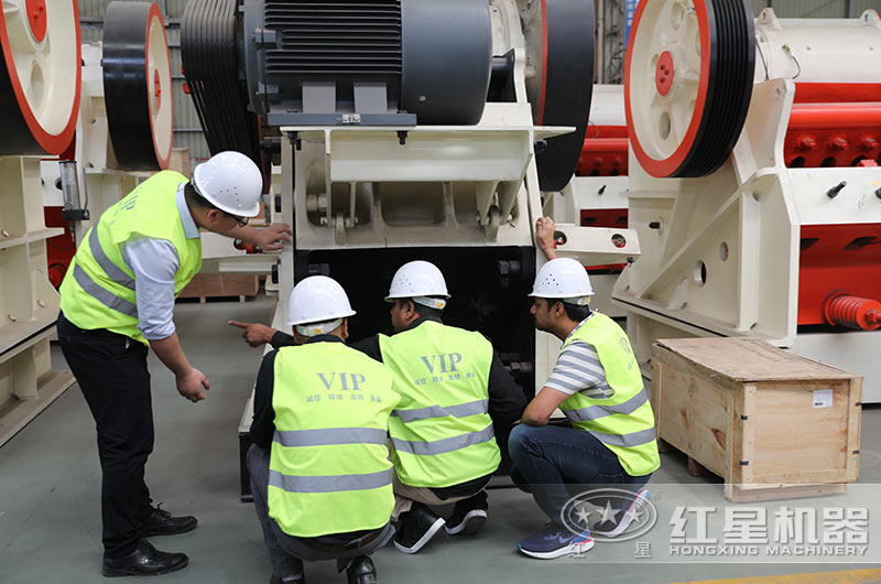 客戶參觀紅星設(shè)備生產(chǎn)車(chē)間
