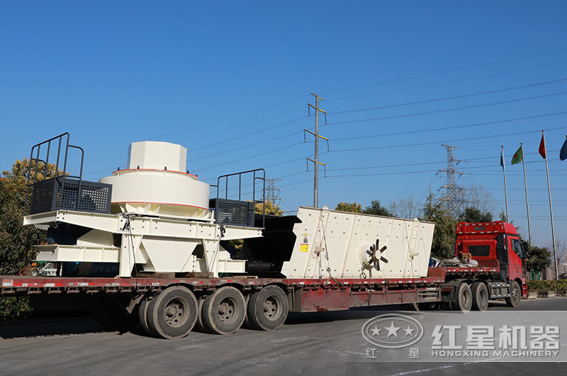 鵝卵石制砂機裝車，準備發(fā)往山西