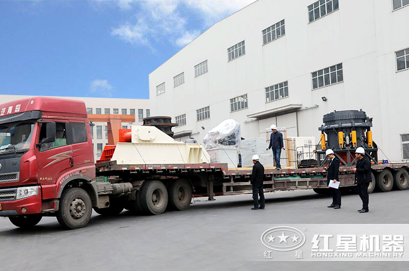 環(huán)保型制砂生產(chǎn)線發(fā)貨現(xiàn)場