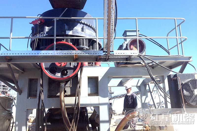 圓錐粉碎機(jī)作業(yè)現(xiàn)場(chǎng)實(shí)拍圖