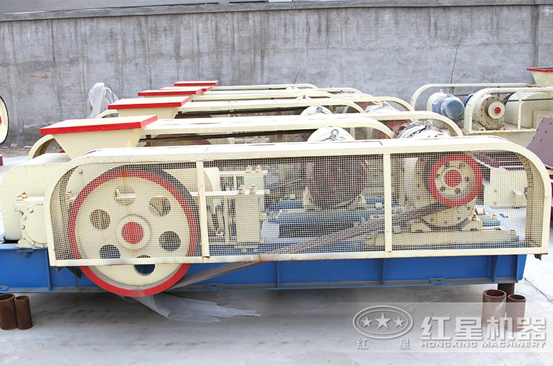 輥式破碎機(jī)實拍圖