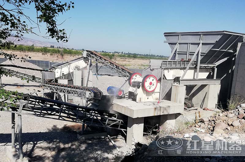 時(shí)產(chǎn)30_1000噸花崗巖砂石生產(chǎn)線作業(yè)現(xiàn)場(chǎng)