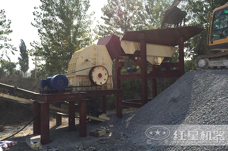 客戶現(xiàn)場圖，大型重錘式粉碎機(jī)