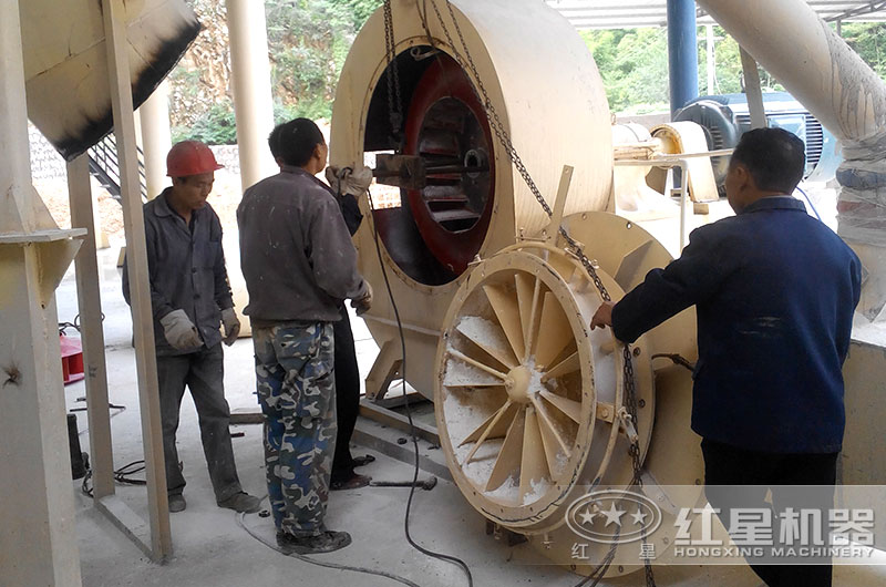 雷蒙磨機(jī)安裝現(xiàn)場(chǎng)