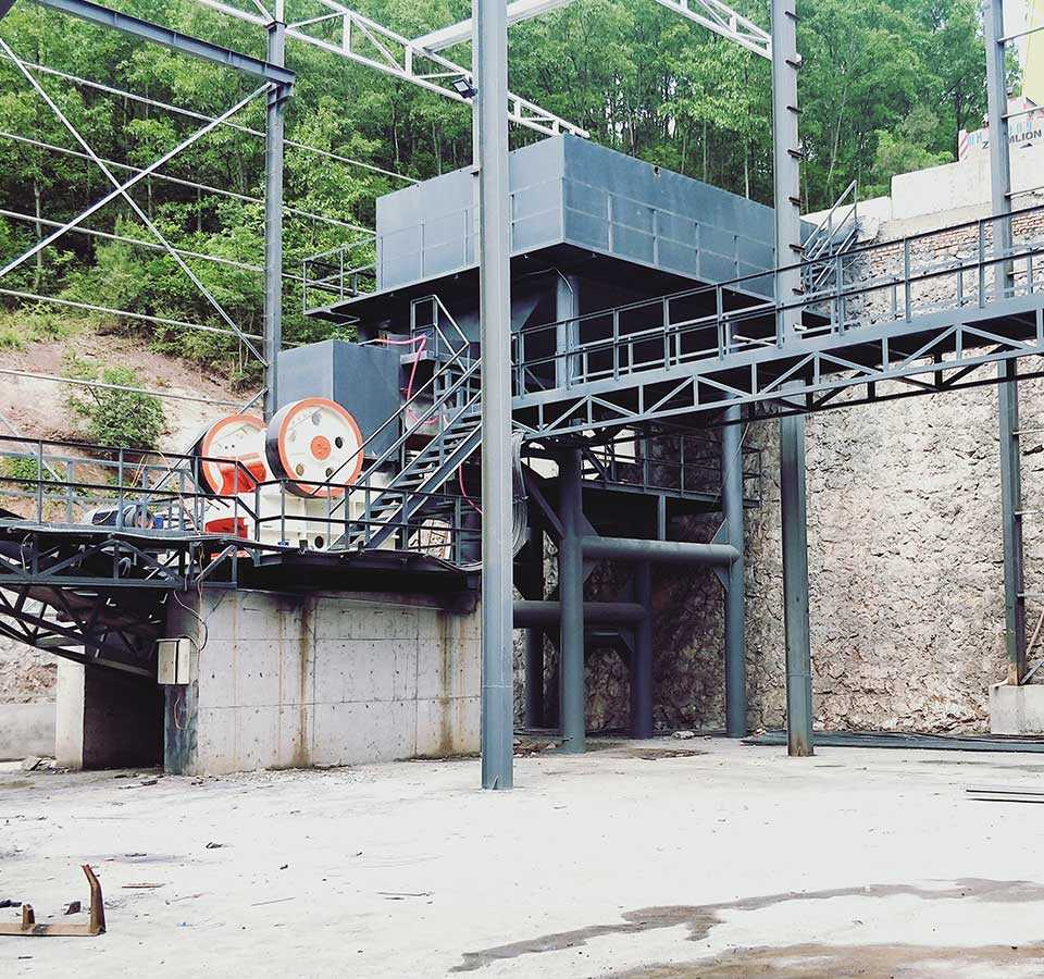 一小時產(chǎn)300噸制砂生產(chǎn)線-四川廣元客戶現(xiàn)場