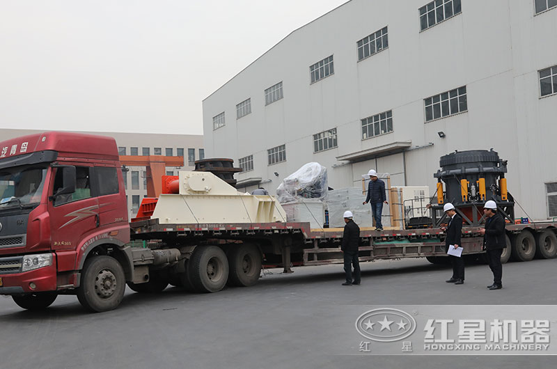 高產(chǎn)量碎石機(jī)裝車、發(fā)往江蘇