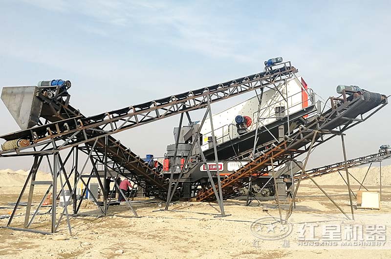 移動(dòng)式小型石頭破碎機(jī)作業(yè)現(xiàn)場圖