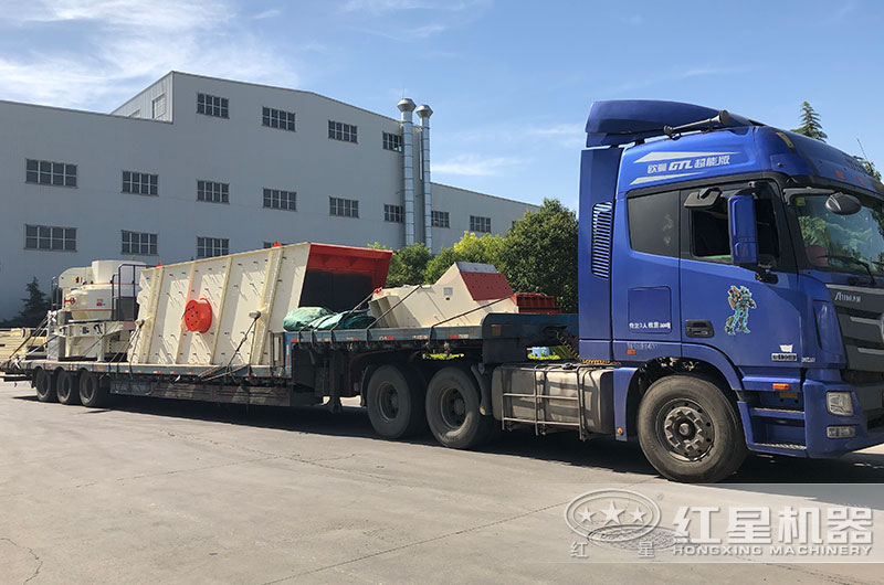 又一臺(tái)小型石頭沖擊式破碎機(jī)發(fā)貨了