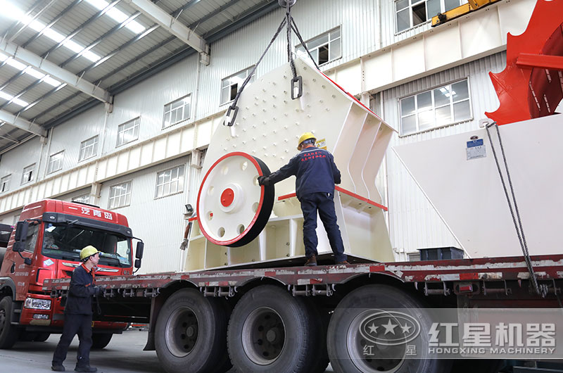 煤炭粉碎機(jī)發(fā)貨準(zhǔn)備現(xiàn)場