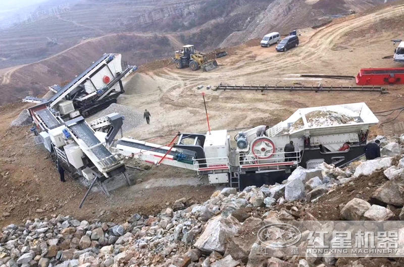 時產(chǎn)200噸移動破碎機(jī)加工生產(chǎn)現(xiàn)場