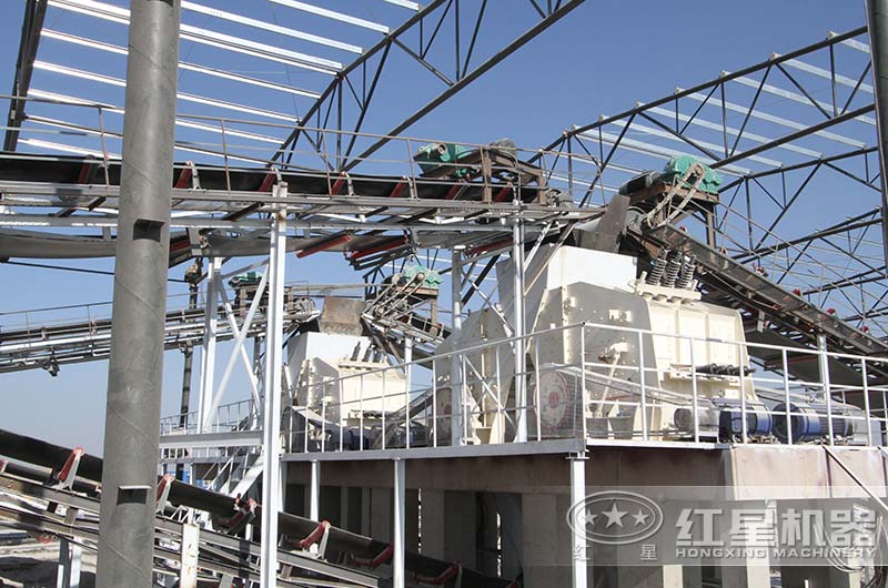 質(zhì)量較佳的大型石頭破碎機(jī)生產(chǎn)效率高、價(jià)格略貴