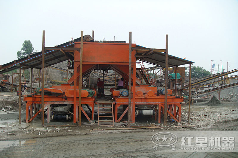 對(duì)輥制砂機(jī)在小型制砂廠中的應(yīng)用 對(duì)輥制砂機(jī)在小型制砂廠中的應(yīng)用