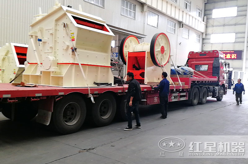 河南紅星石子加工機器裝車，準(zhǔn)備發(fā)貨