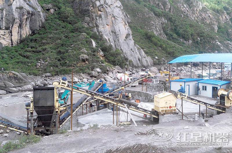 石料加工生產(chǎn)現(xiàn)場(chǎng)