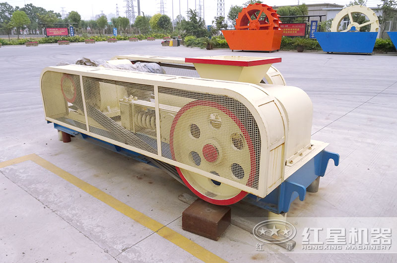 對輥式破碎機廠區(qū)實拍圖