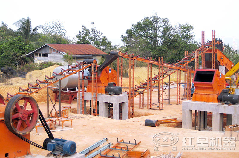 反擊破碎機(jī)生產(chǎn)現(xiàn)場(chǎng)圖