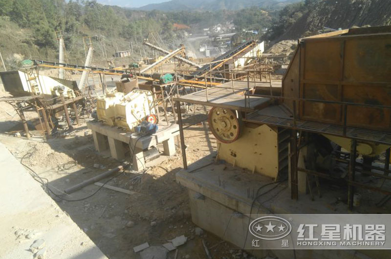 鄂破碎石機+反擊破作業(yè)現(xiàn)場